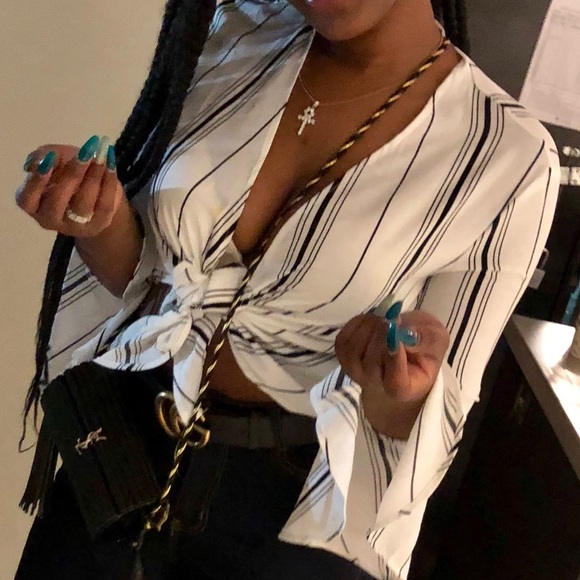 Super Cute Cropped Top Blouse - Picture 2 of 7